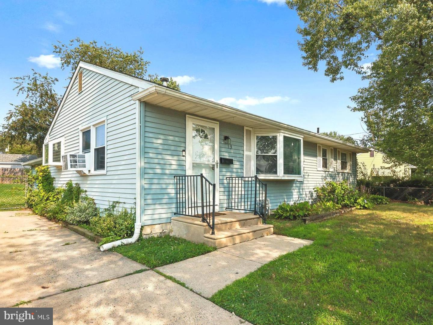 19 Estate Rd Property Photo 2