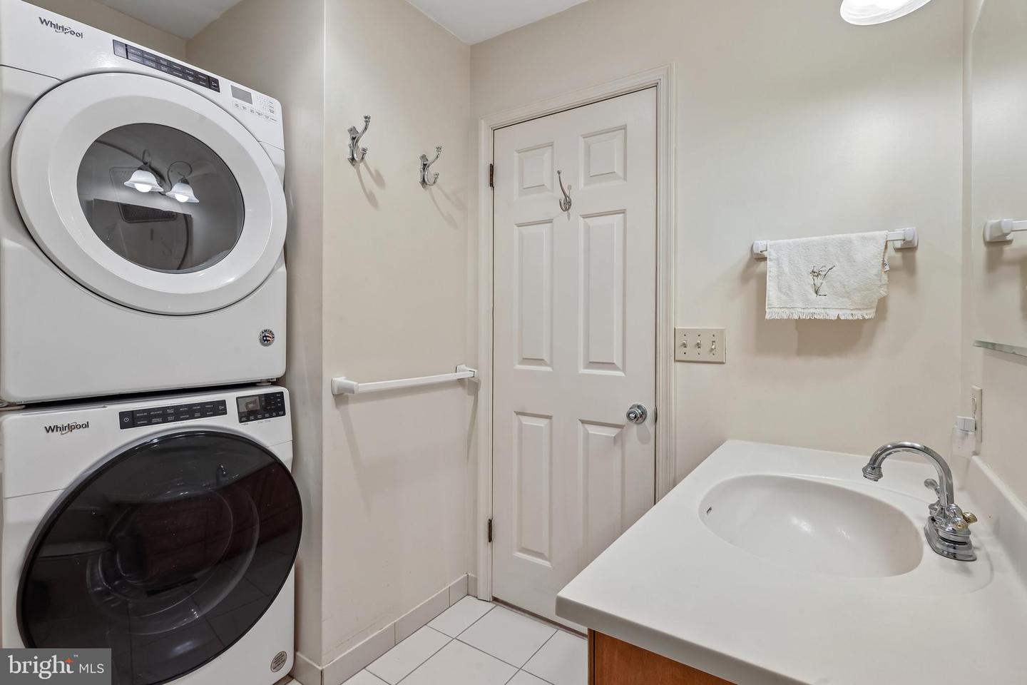 635 E Main St #20 Property Photo 10