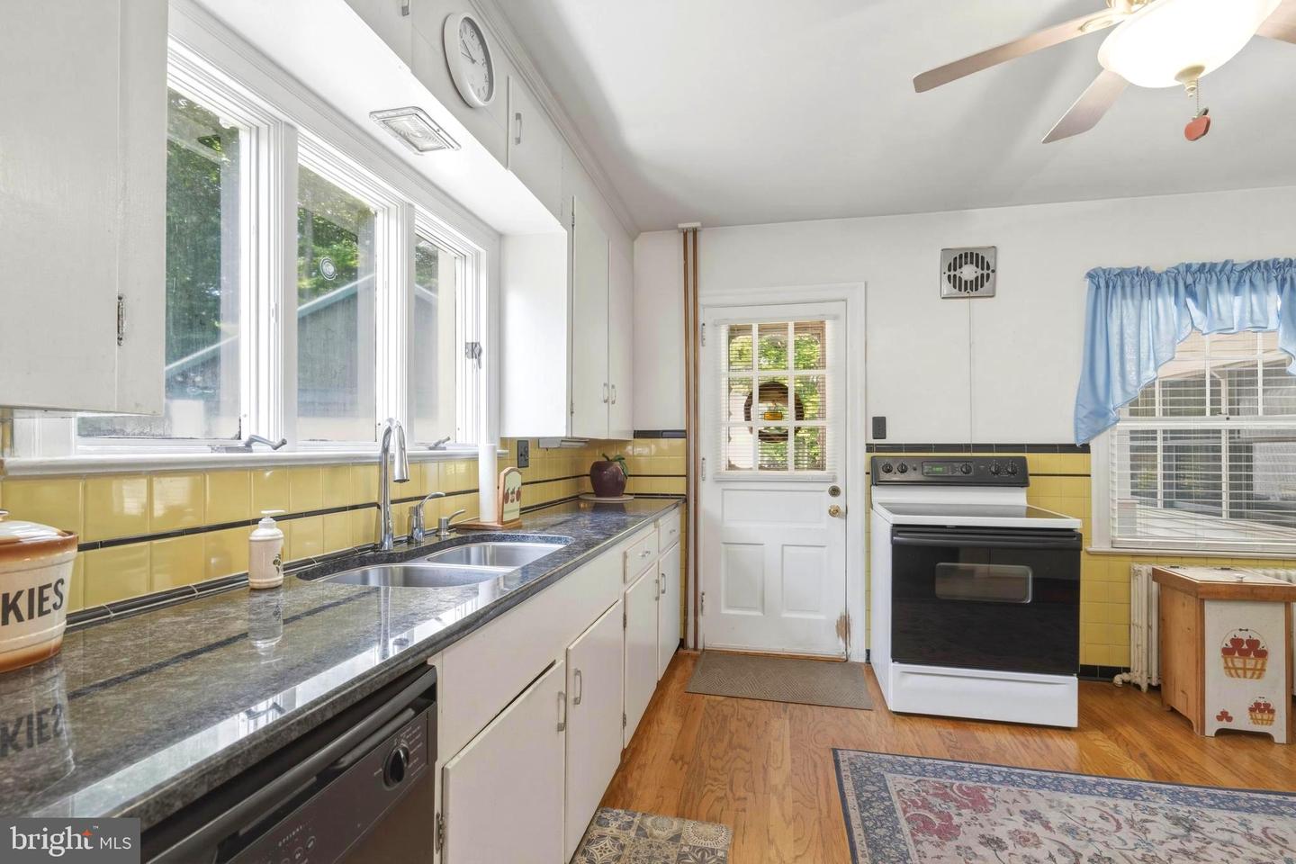 42 Devon Rd Property Photo 10