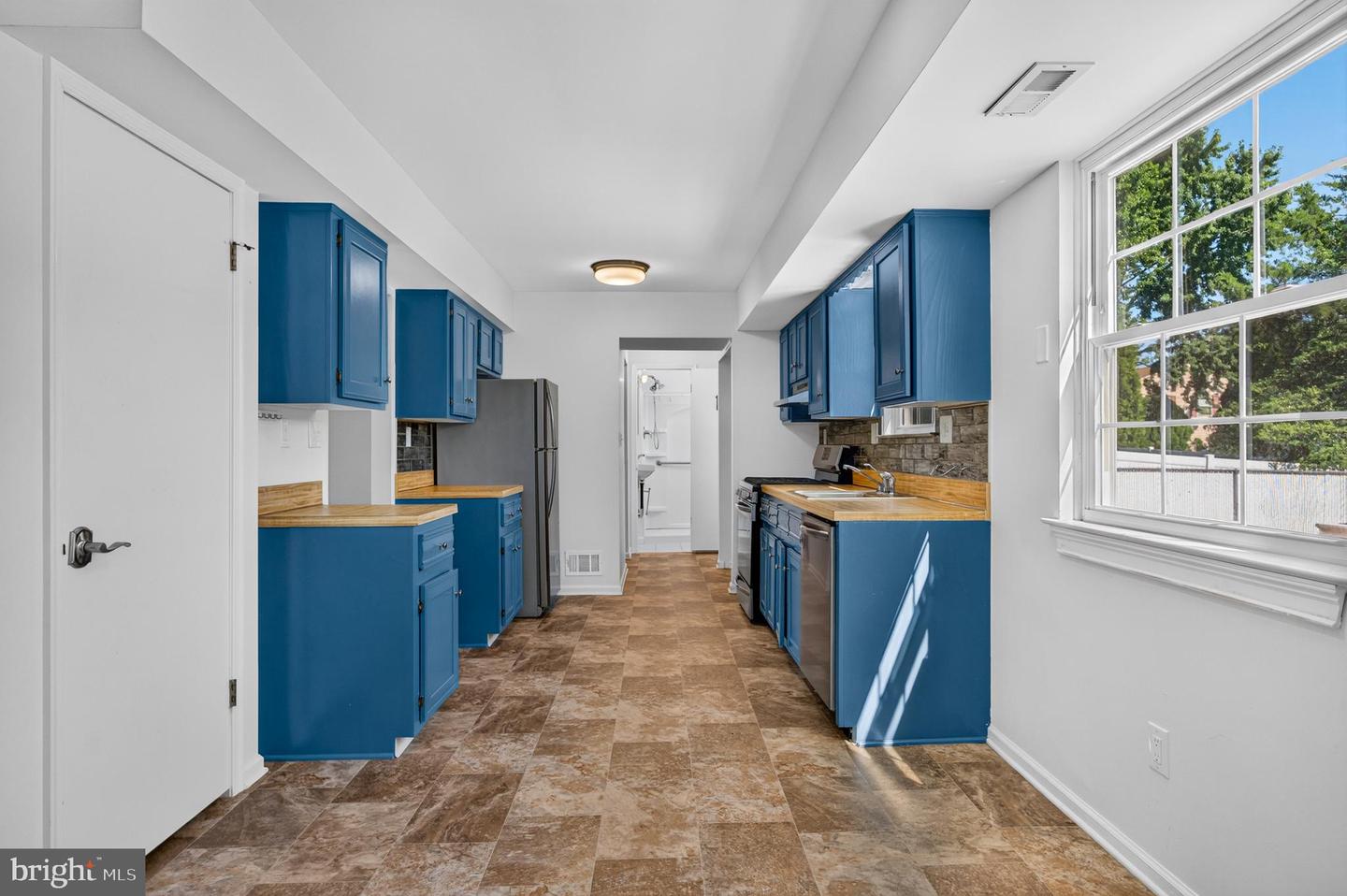 15 Utica Rd Property Photo 18