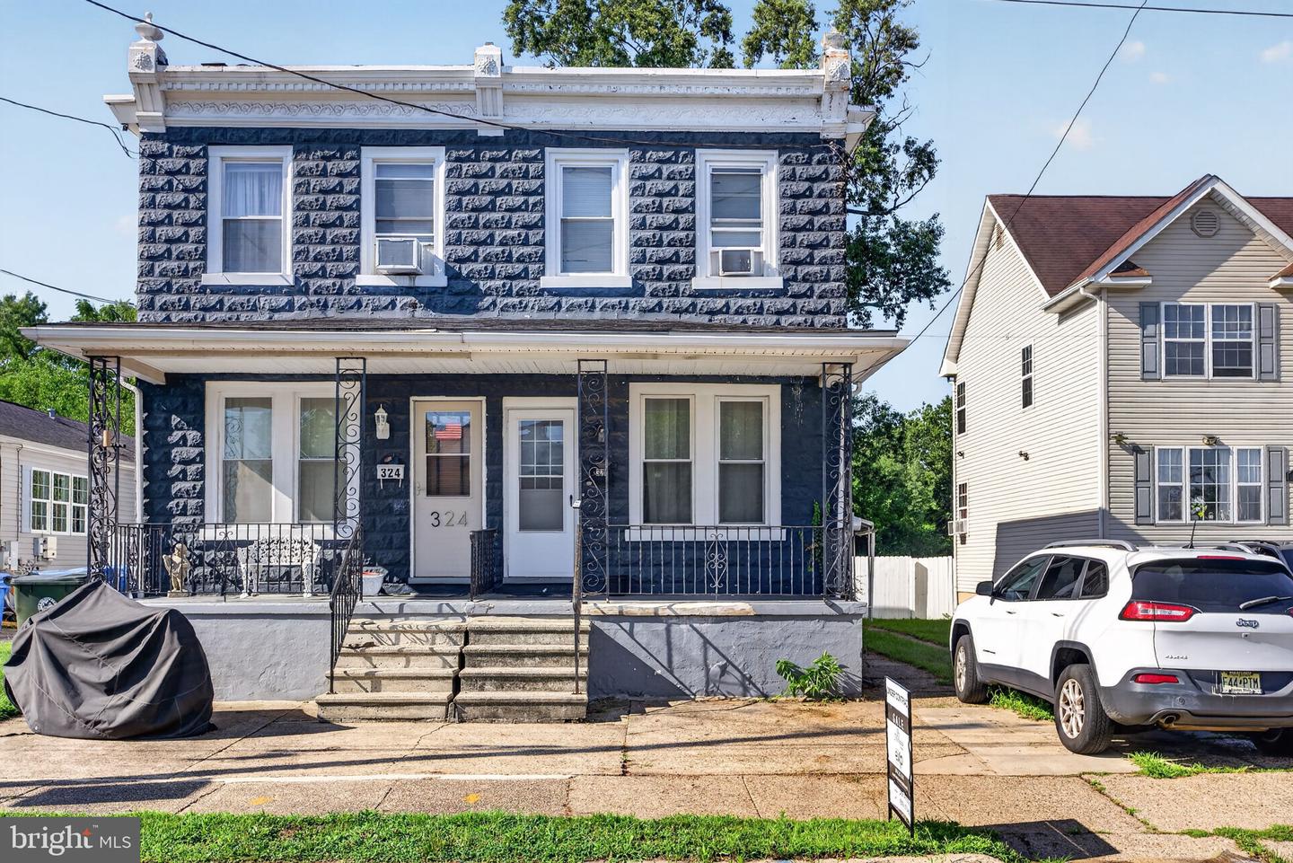 326 Mott Ave Property Photo 1