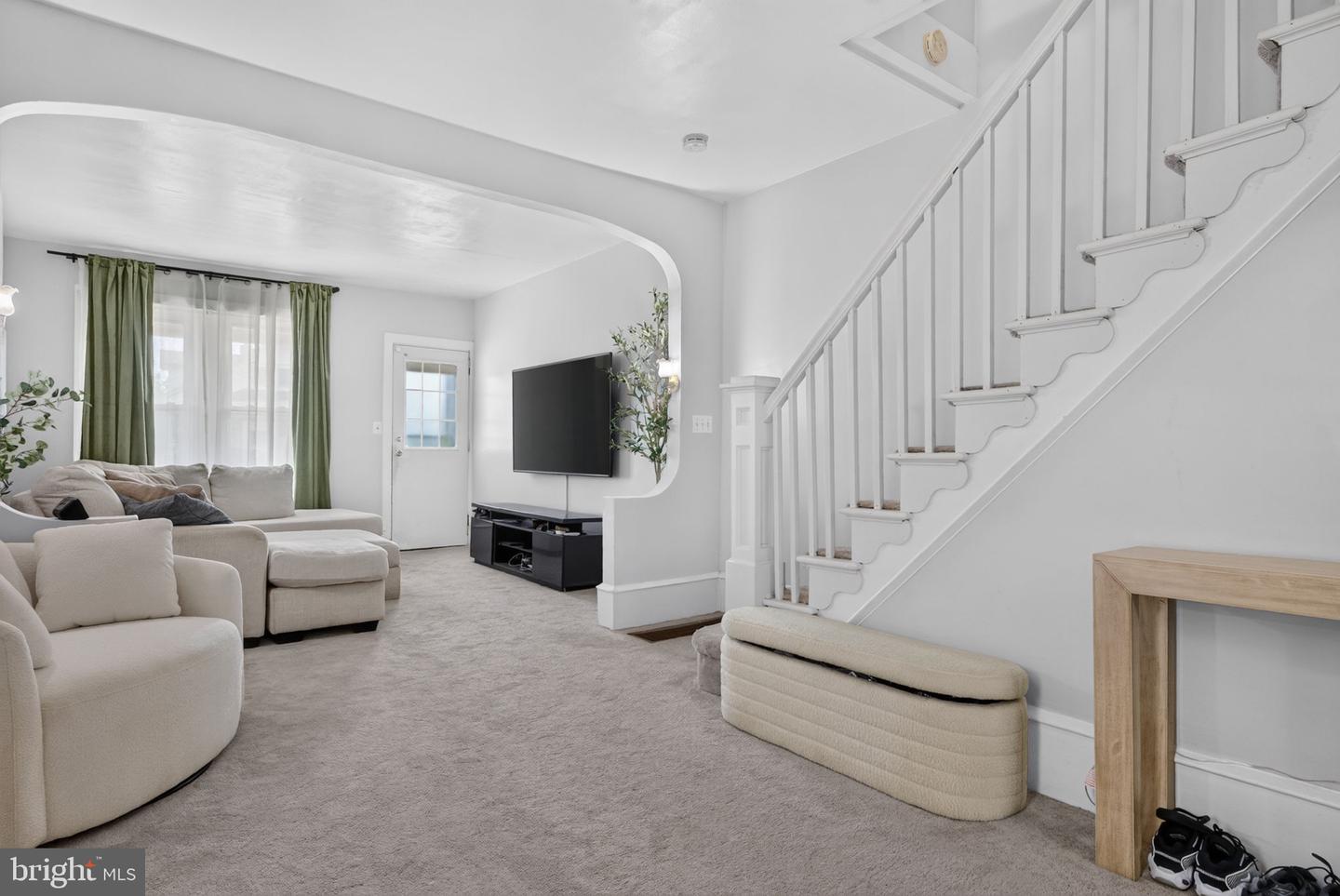 326 Mott Ave Property Photo 4