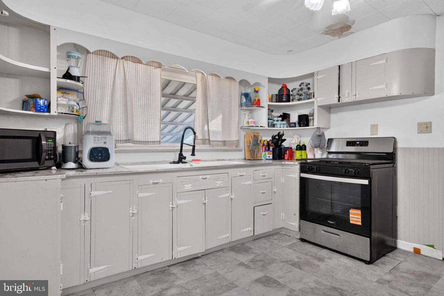 326 Mott Ave Property Photo 14
