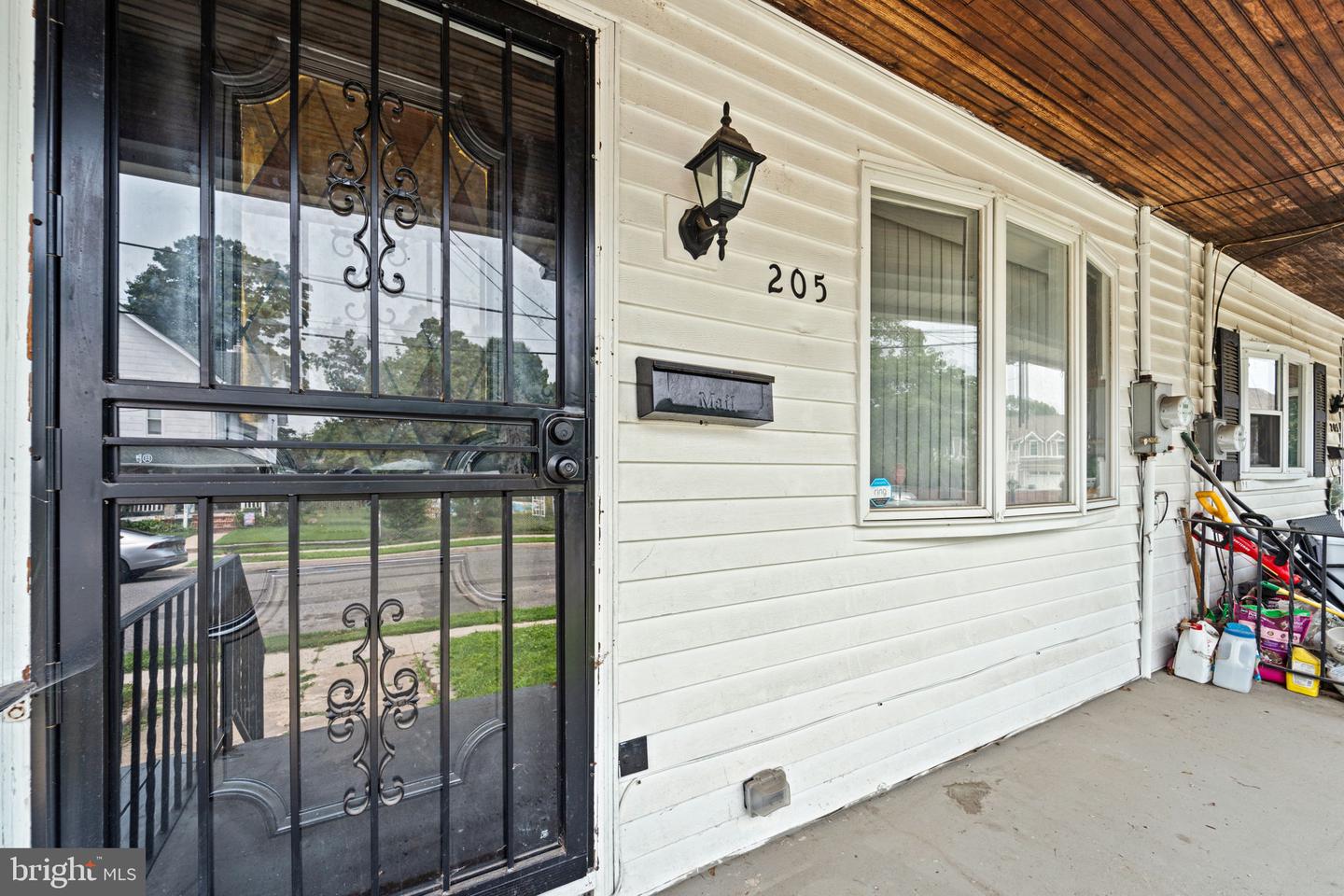 205 Willow St Property Photo 4