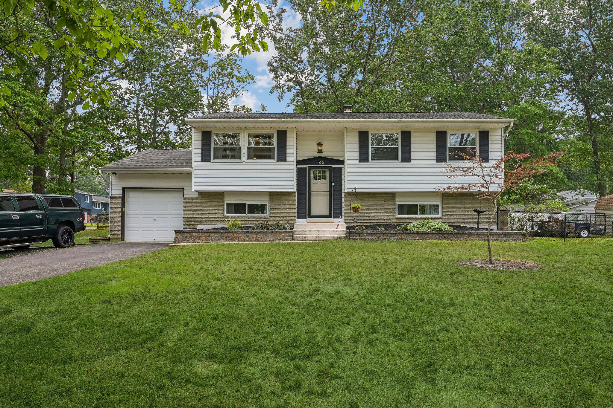 402 Wisconsin Trl Property Photo 1