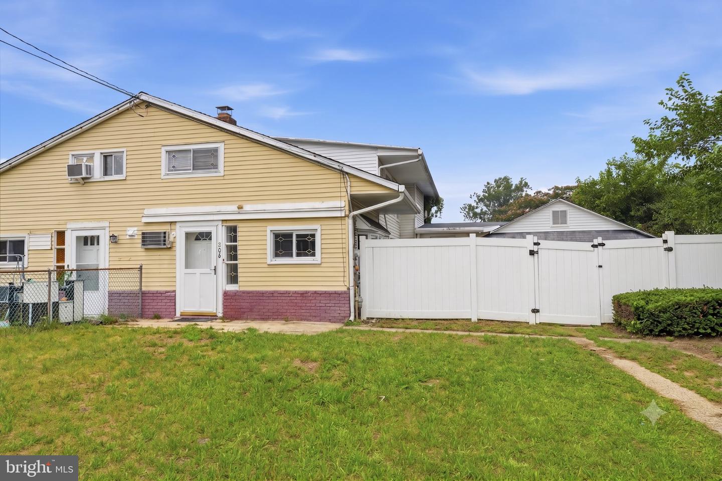 806 SHADELAND AVE