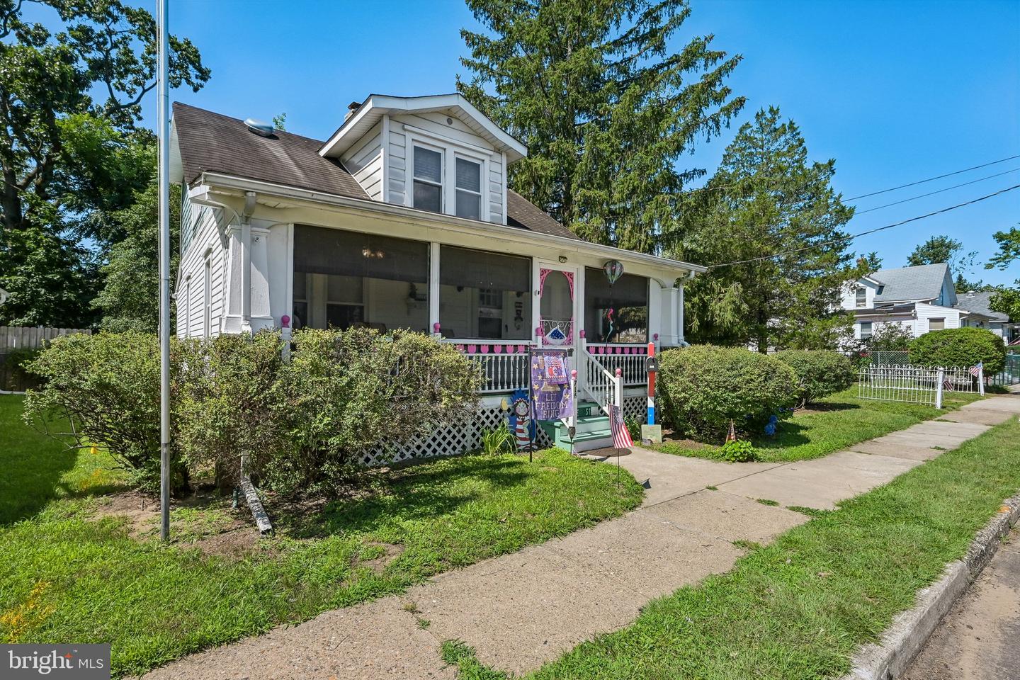 716 Filmore St Property Photo 6