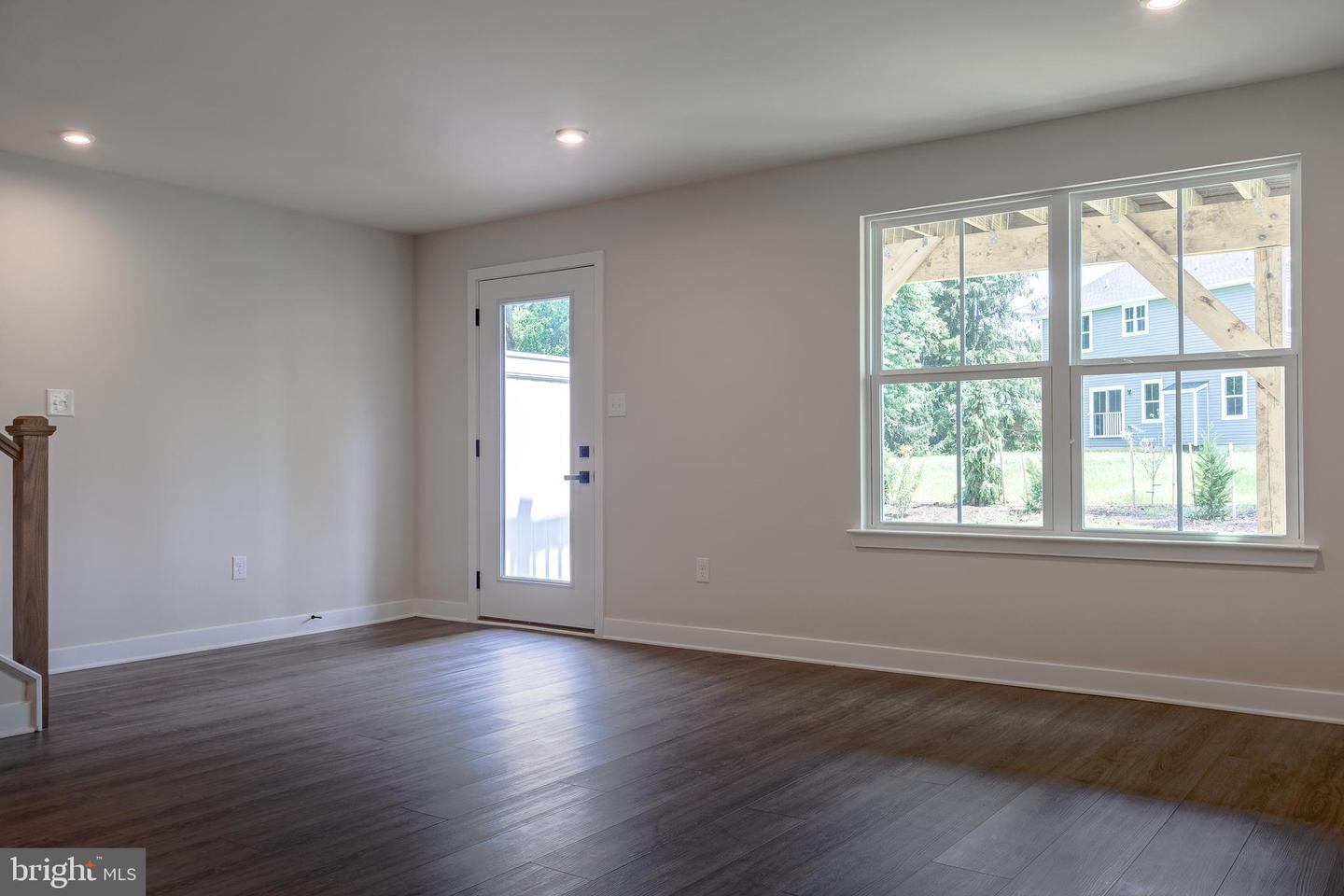 6 Foxwood Dr Property Photo 8