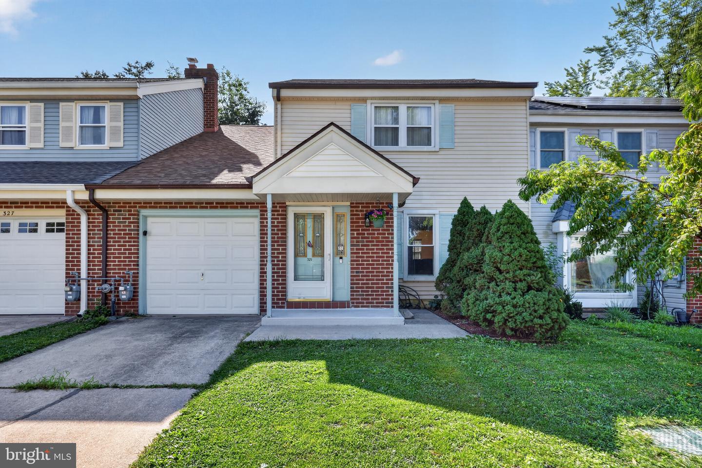 325 Carleton Ln Property Photo 1