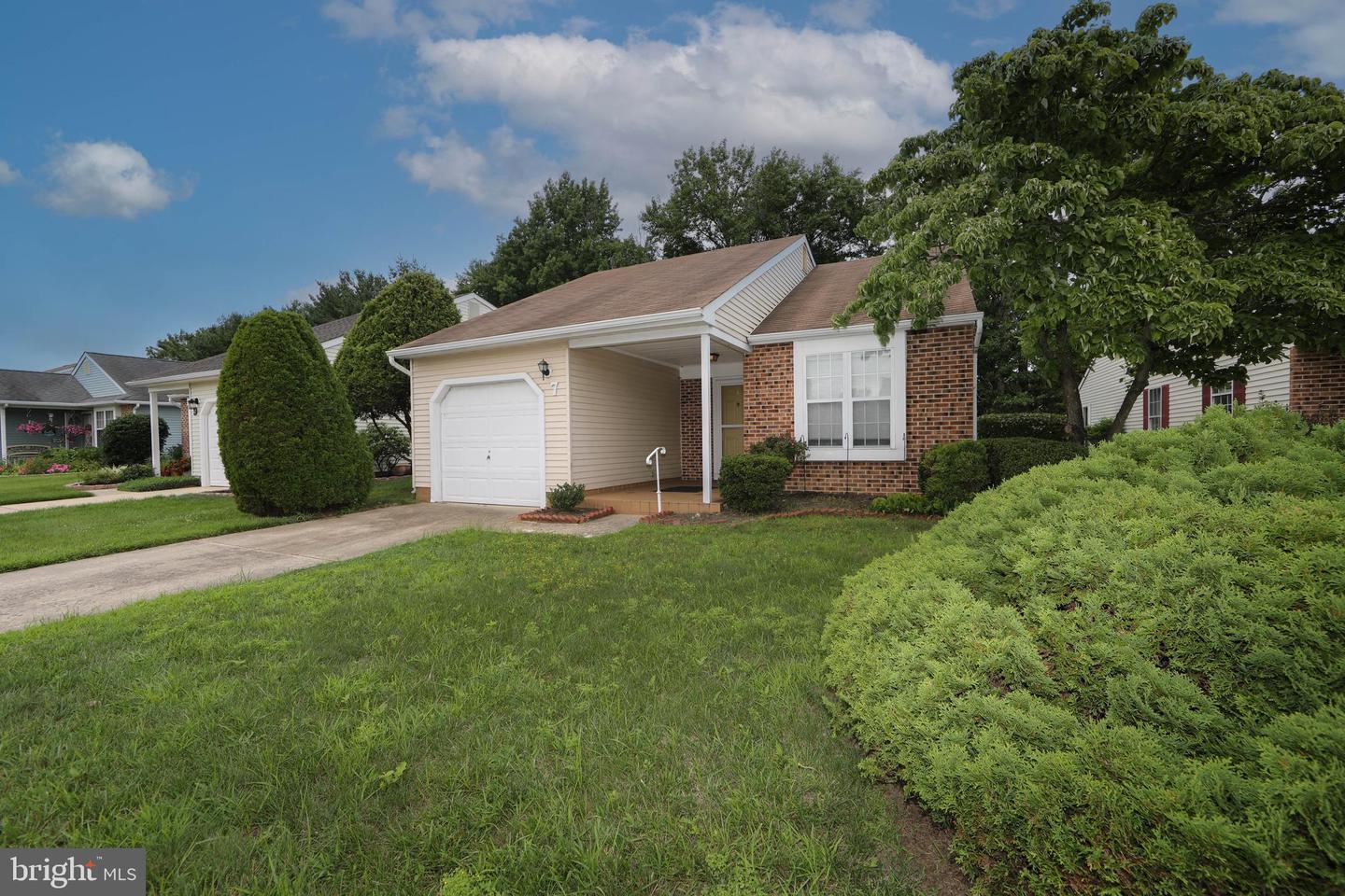 7 Fairfax Dr Property Photo 1