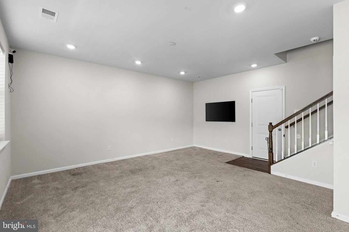 2 Naples Ln Property Photo 10
