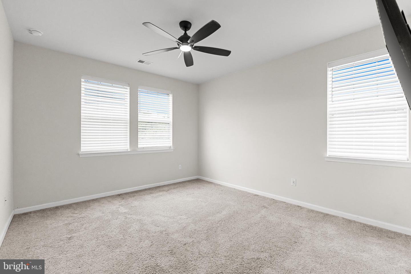 2 Naples Ln Property Photo 19