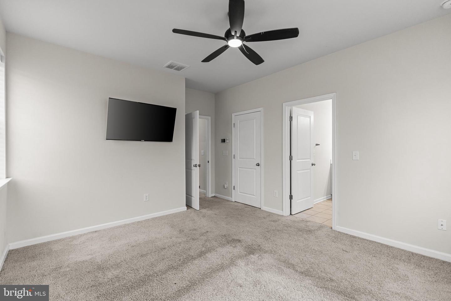 2 Naples Ln Property Photo 20