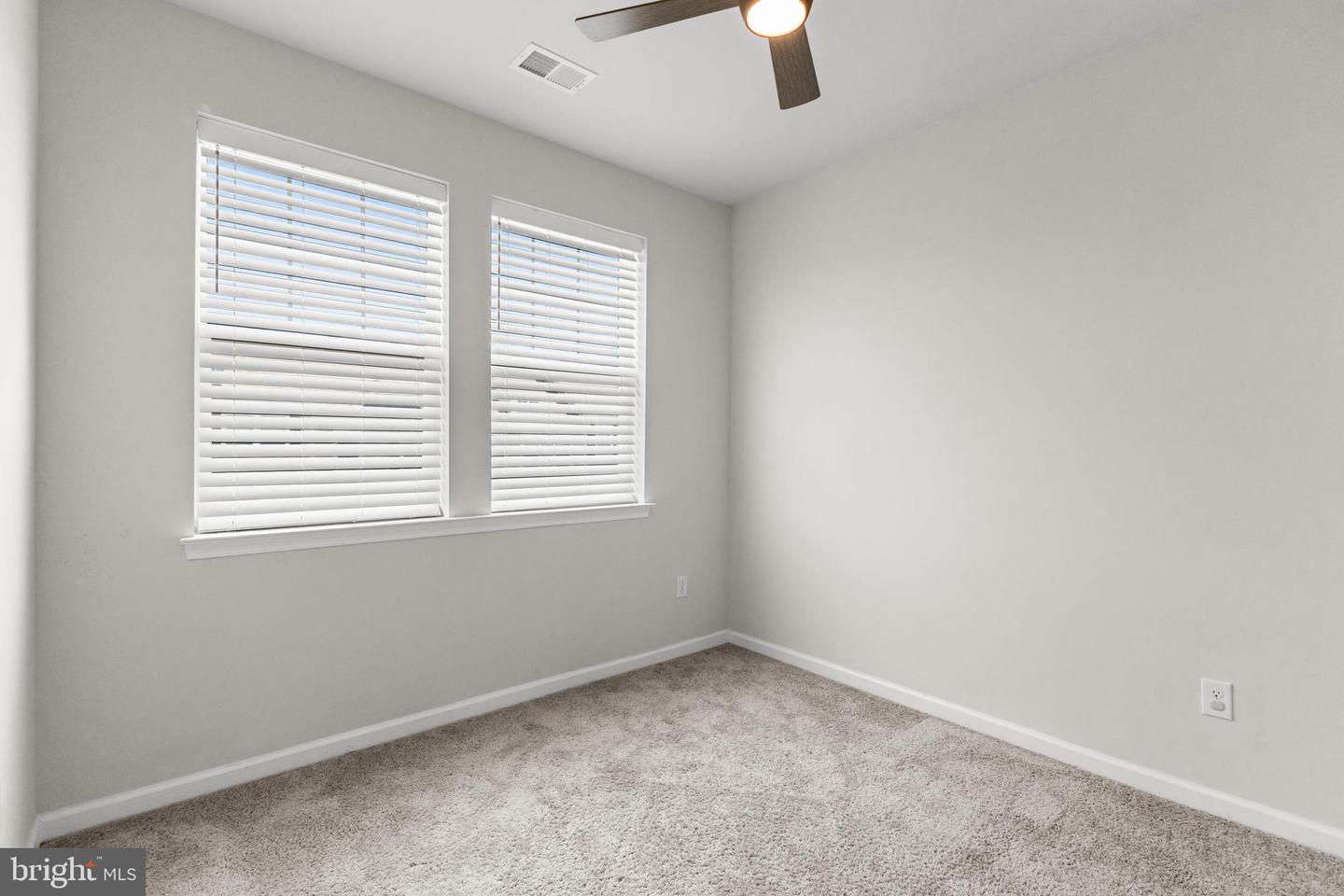 2 Naples Ln Property Photo 23