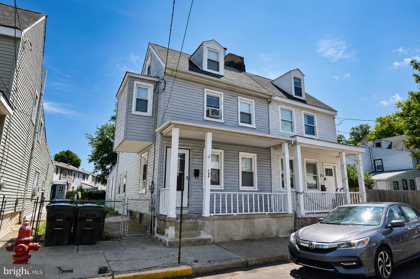 209 YORK ST Property Photo 1