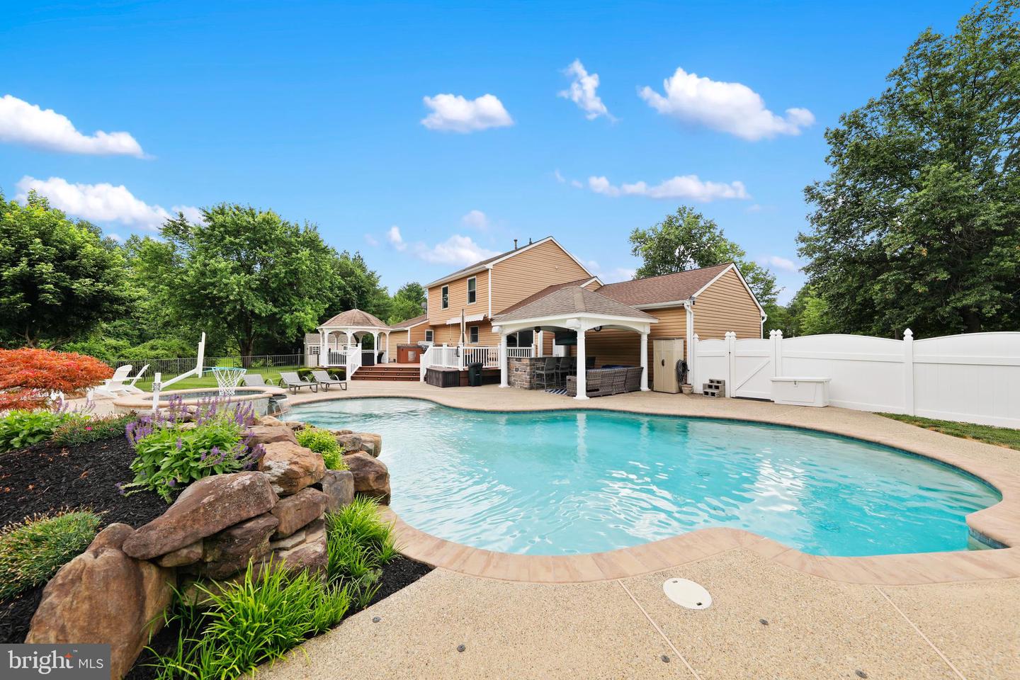4 CASTLE CT