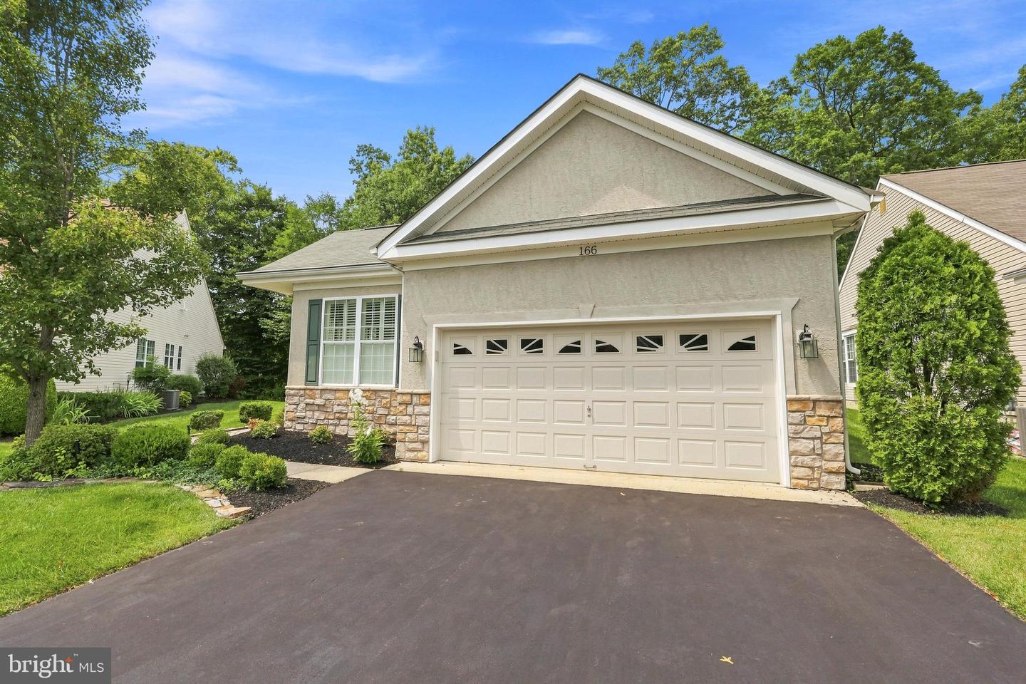 166 Glengarry Ln Property Photo 1