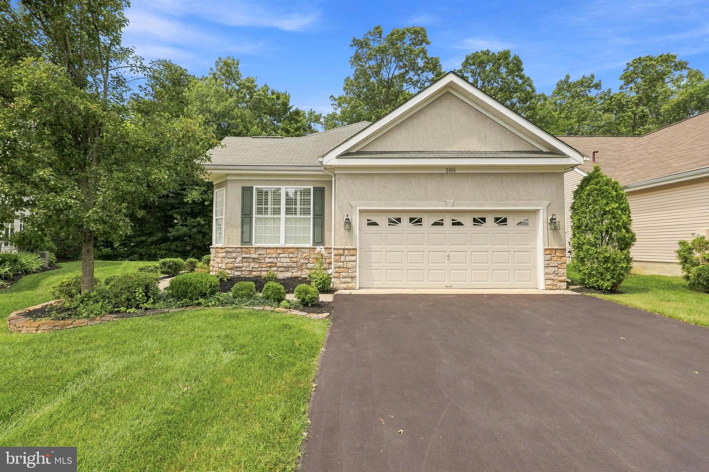 166 Glengarry Ln Property Photo 2
