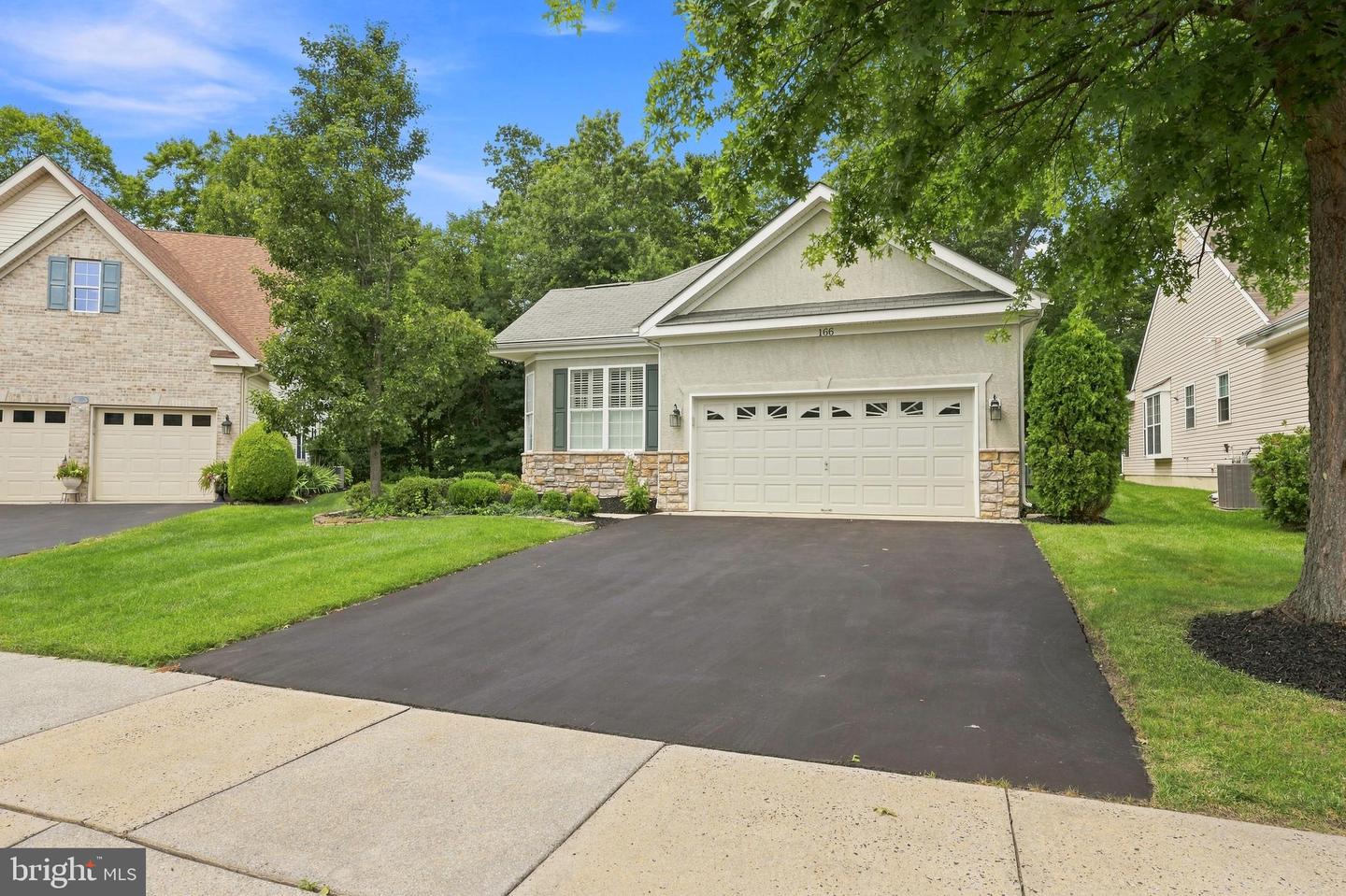 166 Glengarry Ln Property Photo 3