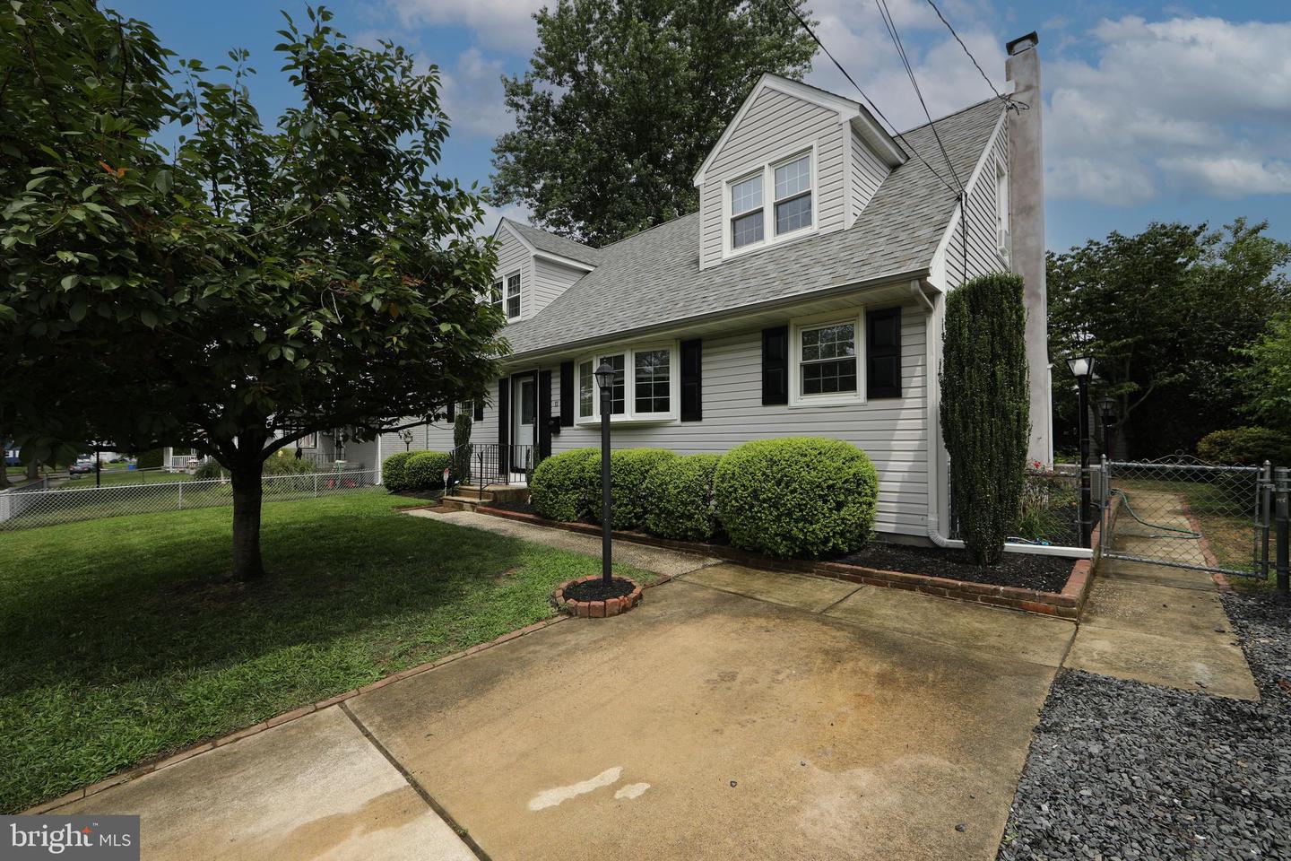 37 Woodbine Ave Property Photo 1