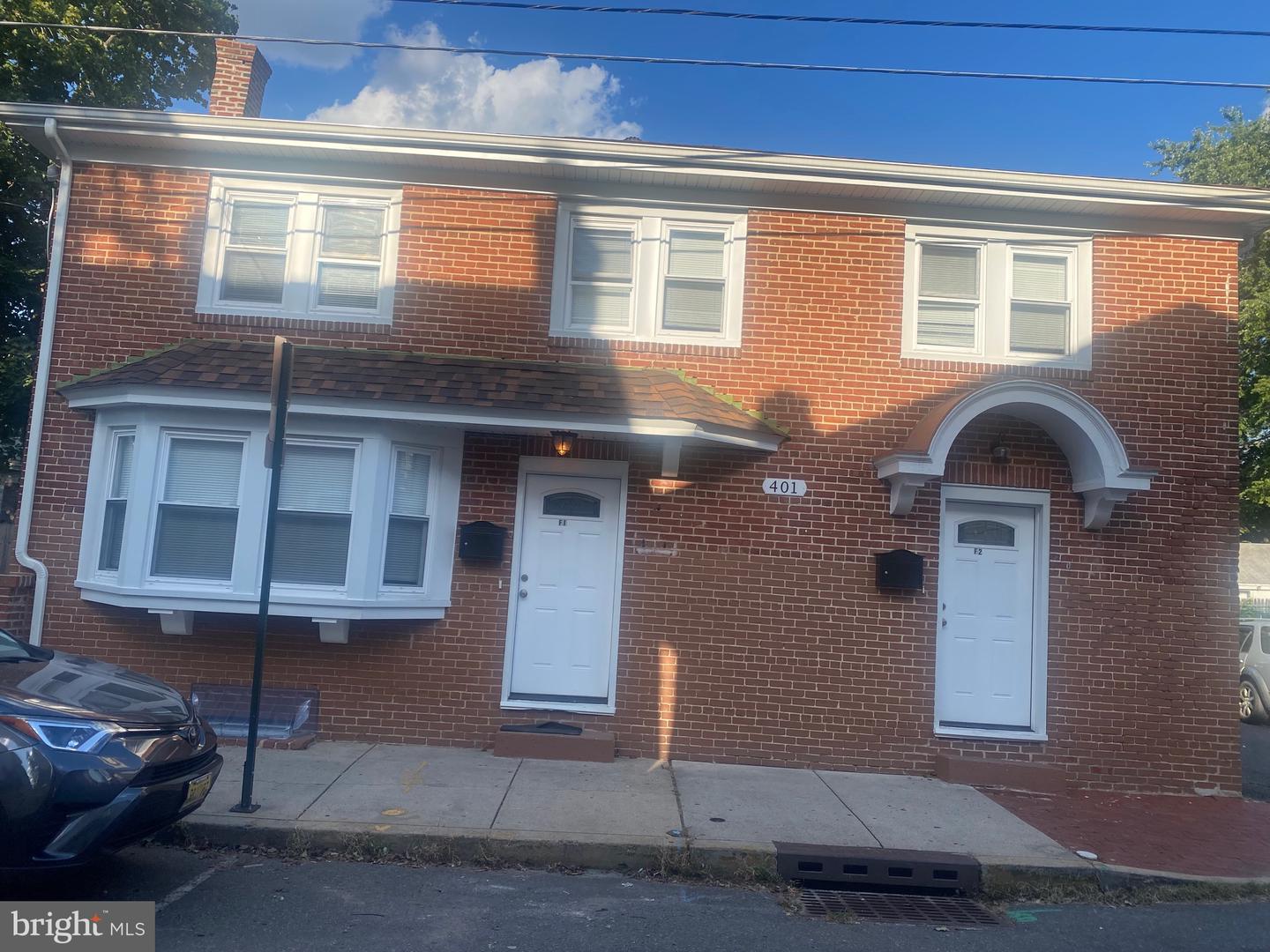 401-A LAWRENCE ST Property Photo 1