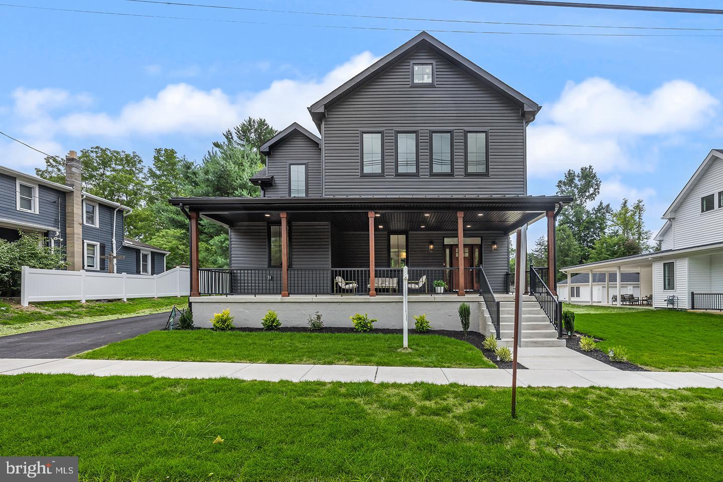 8 Chapel Ave Property Photo 1
