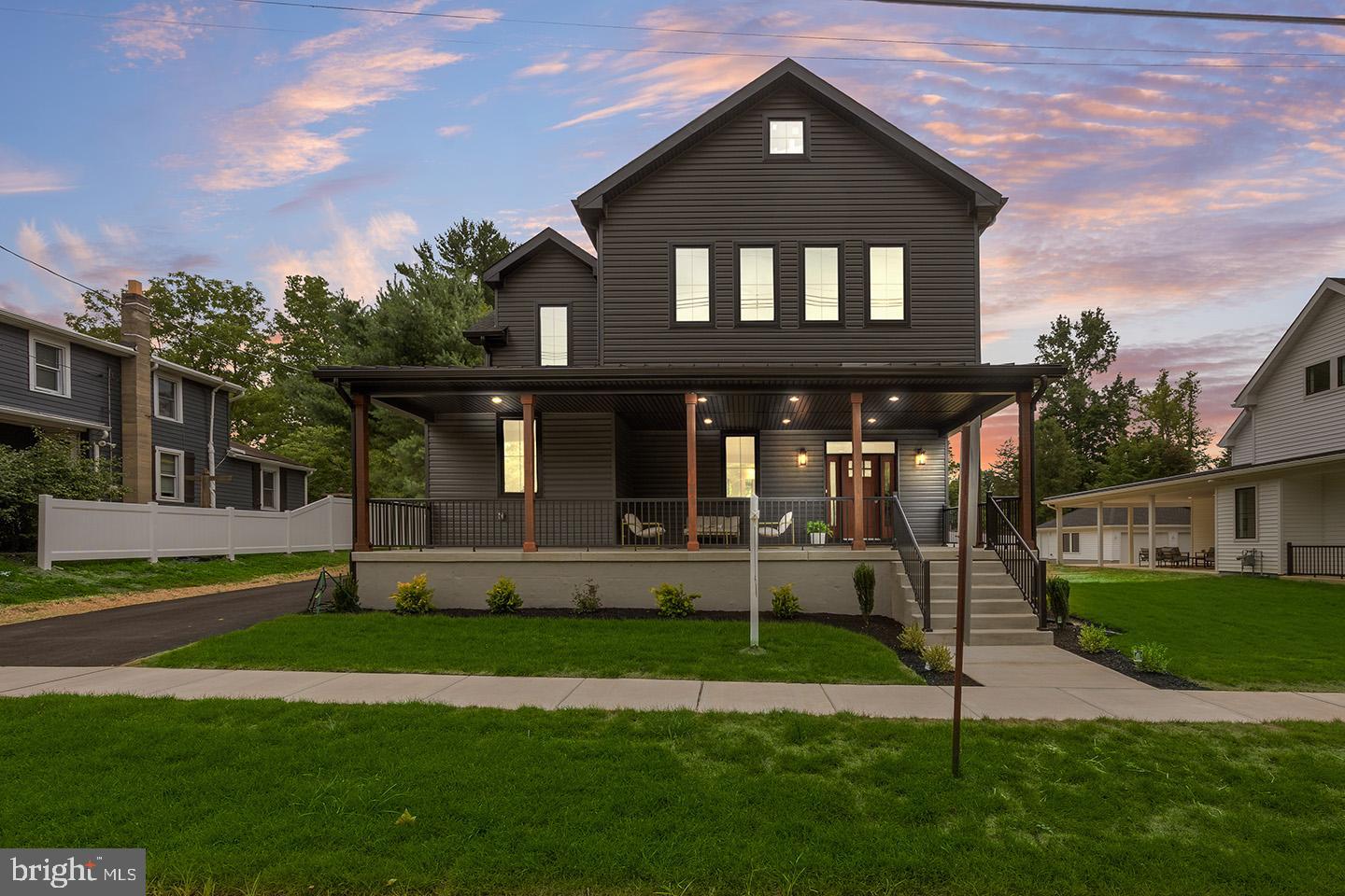 8 Chapel Ave Property Photo 2