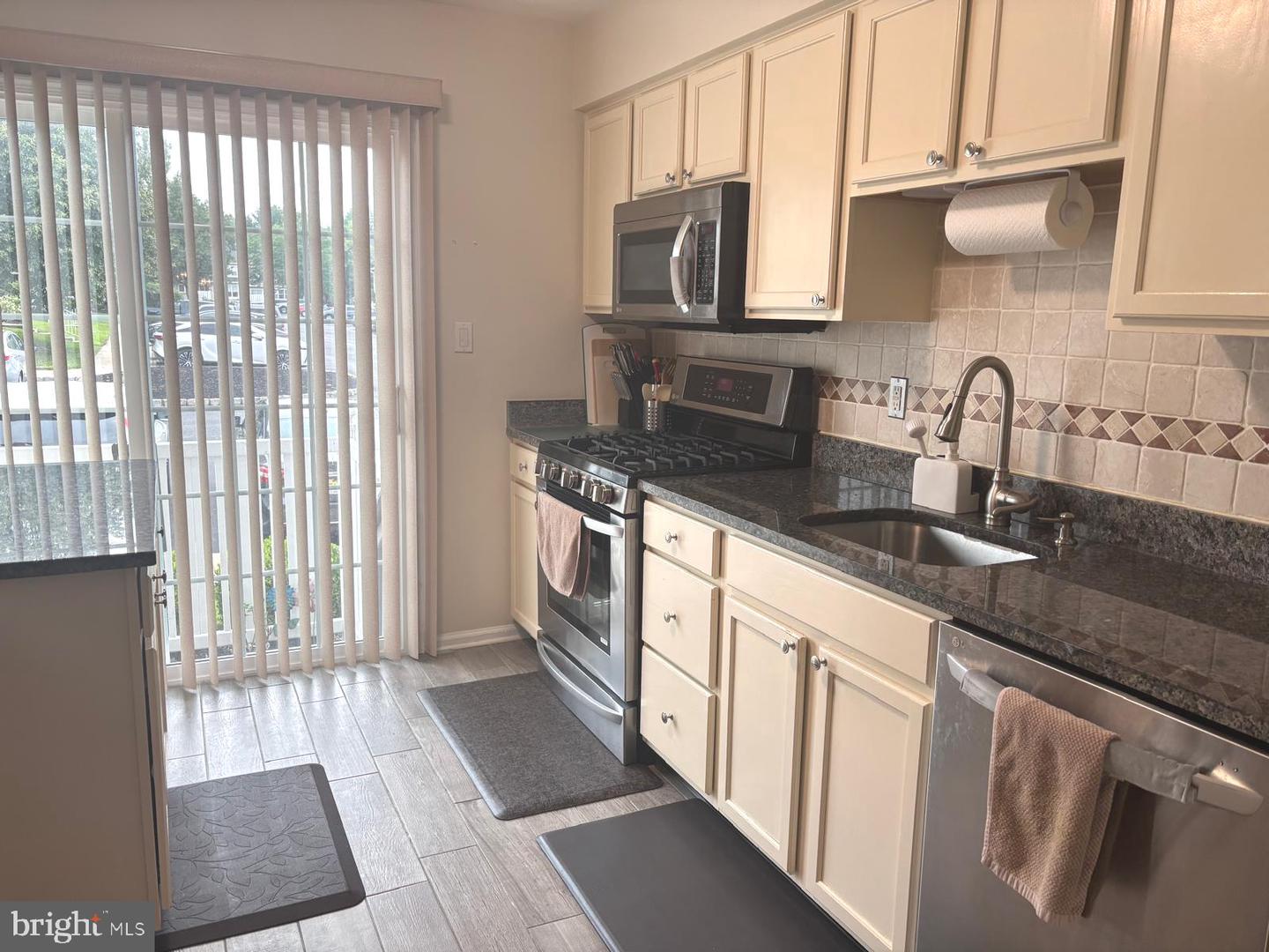 2802 Gramercy Way Property Photo 4