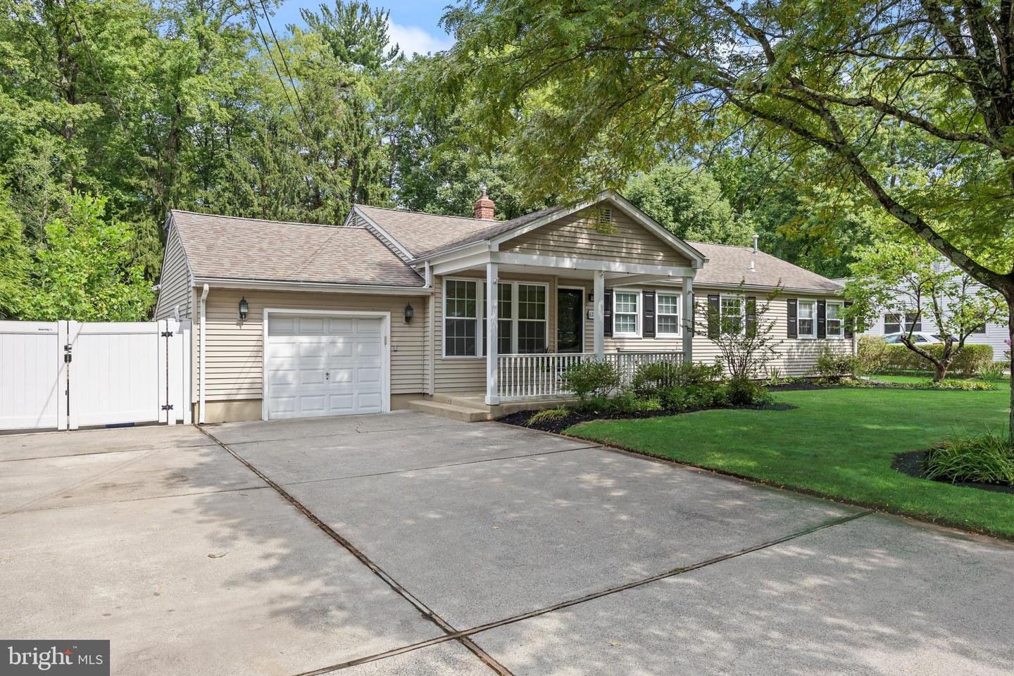 623 Devon Rd Property Photo 2