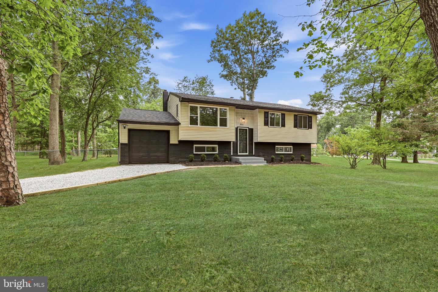 300 New Hampshire Rd Property Photo 2