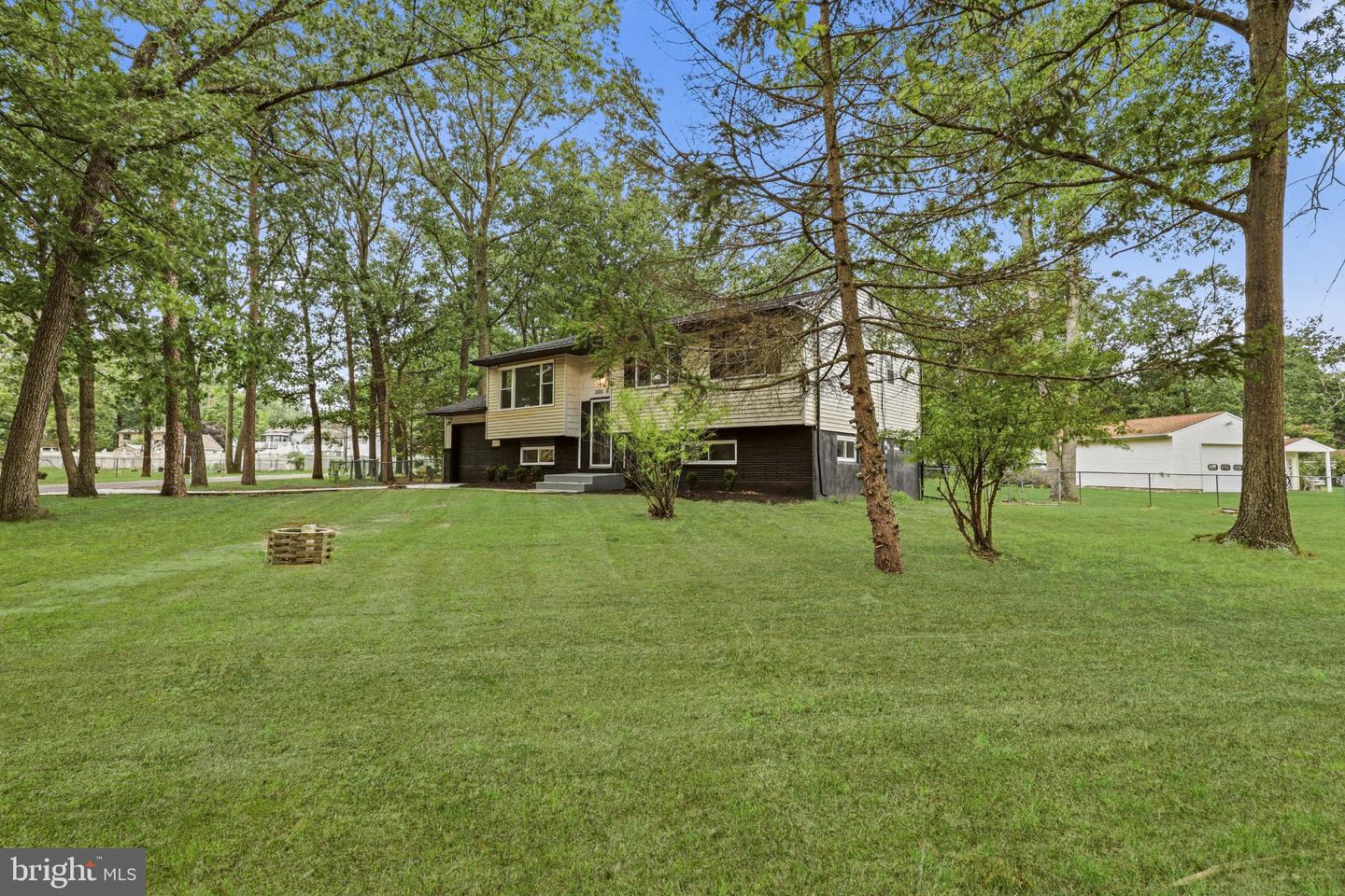 300 New Hampshire Rd Property Photo 3