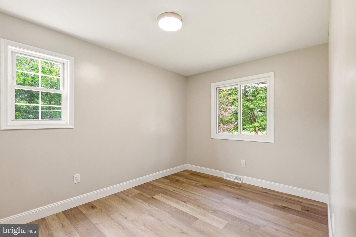 300 New Hampshire Rd Property Photo 18