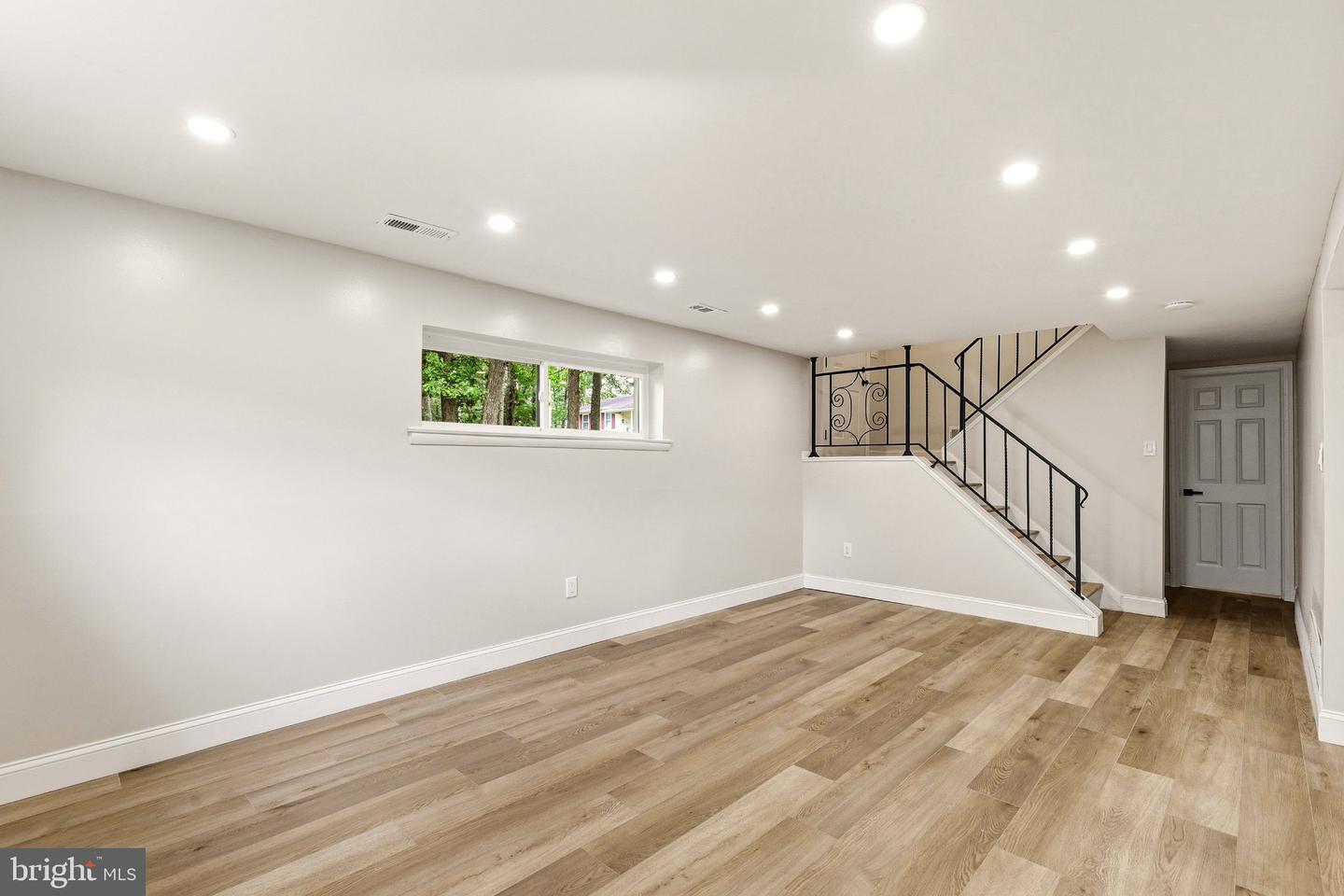 300 New Hampshire Rd Property Photo 25