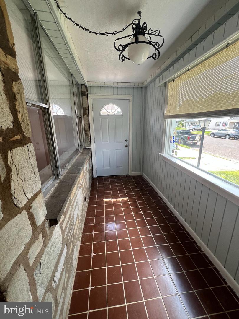 12 Collins Ln Property Photo 4