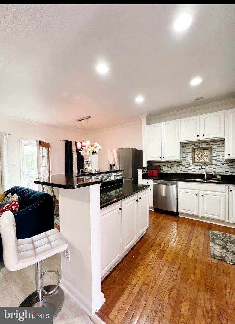 10 Peppermint Dr Property Photo 2