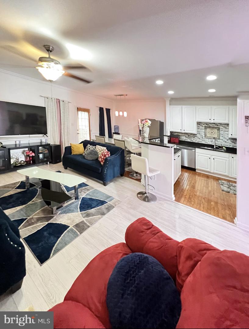 10 Peppermint Dr Property Photo 3