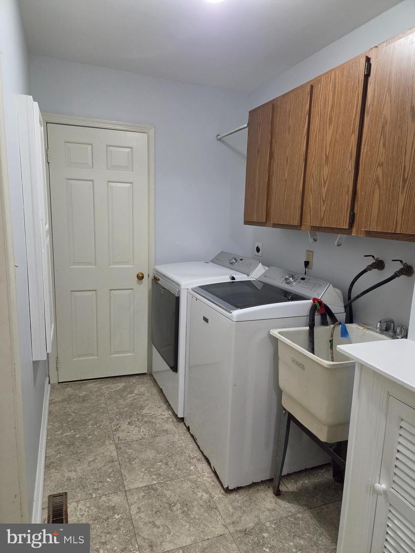 1 Sandra Ln Property Photo 21
