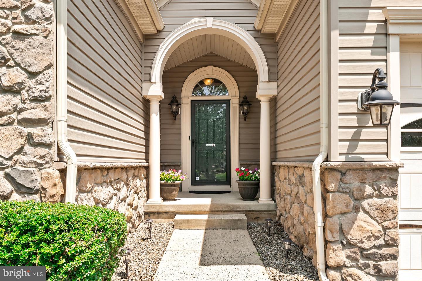 27 Applegate Dr Property Photo 2