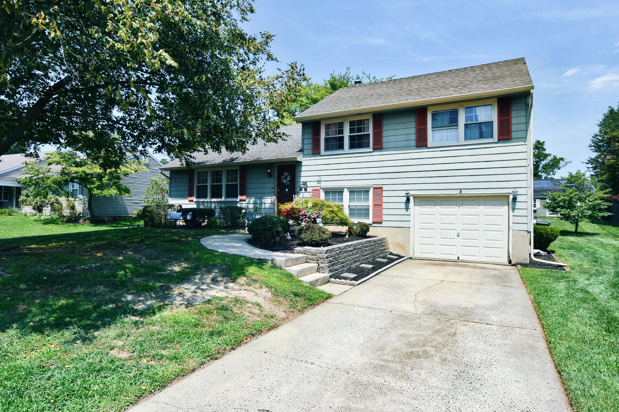 210 Bentwood Dr Property Photo 1