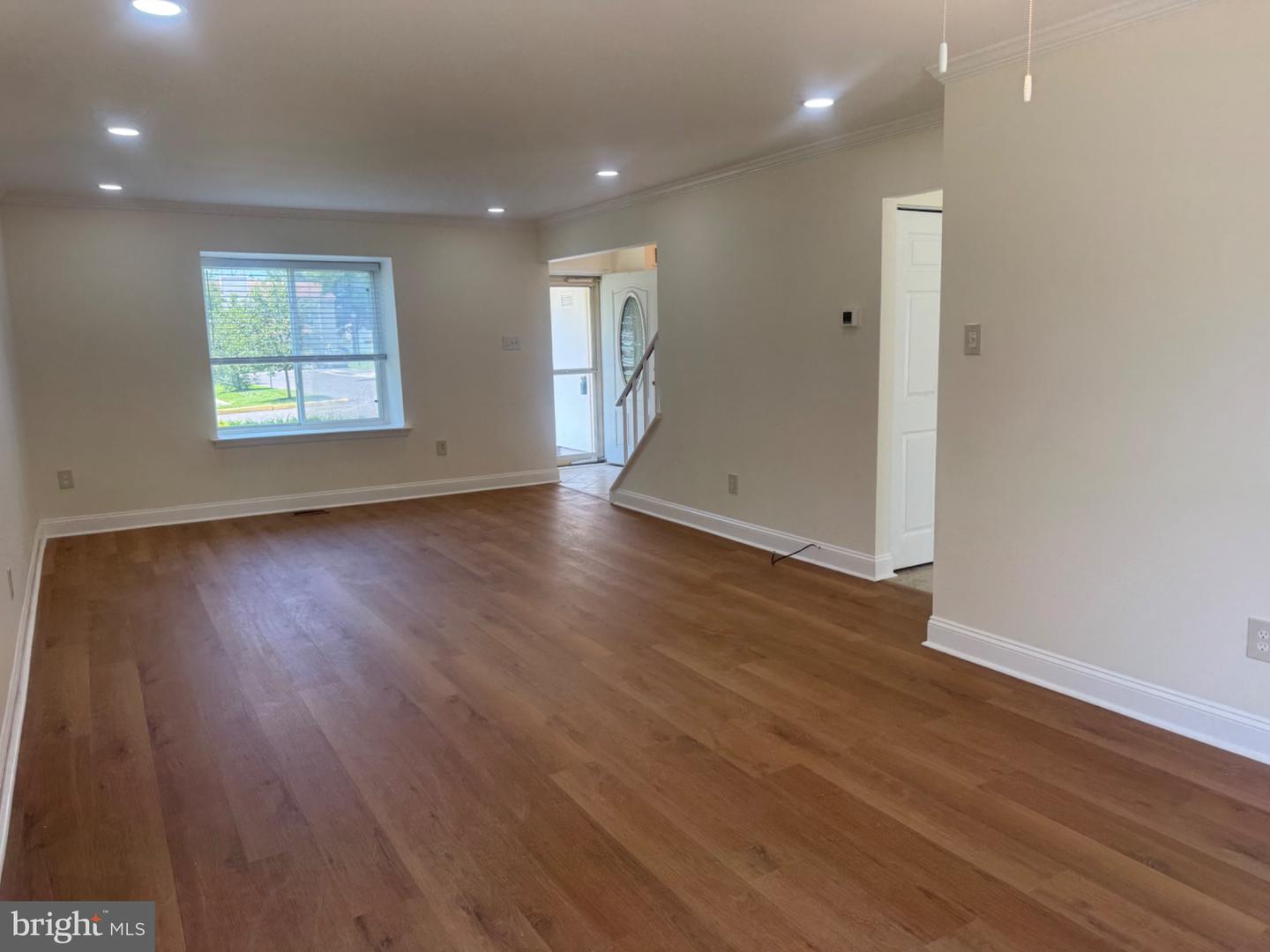 220 Deerpark Ct Property Photo 5