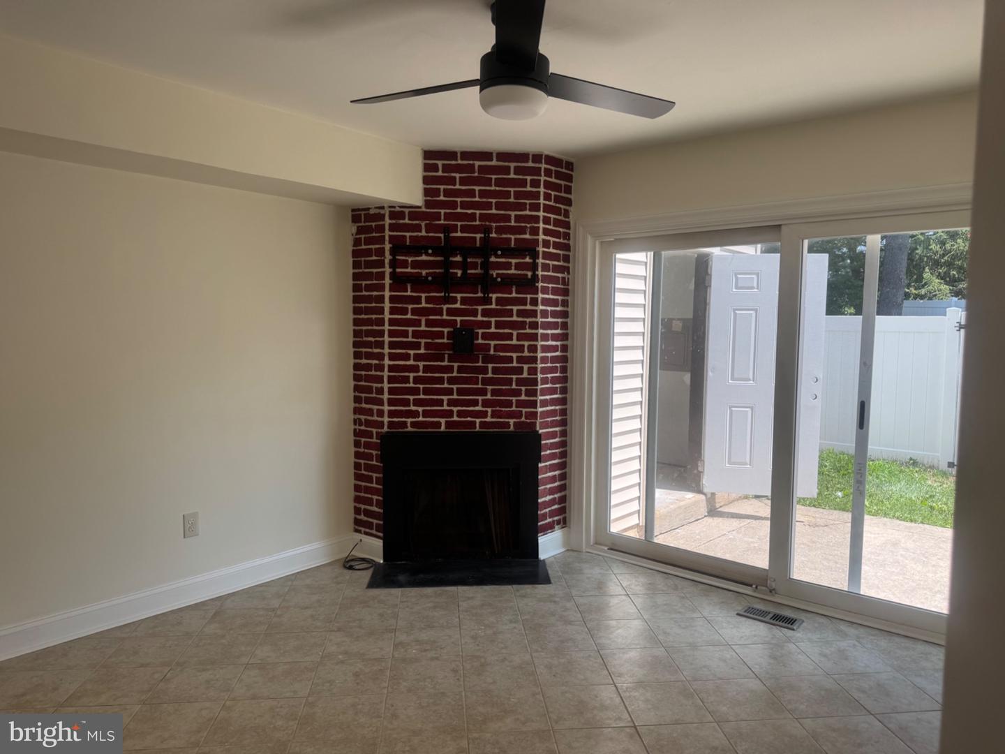 220 Deerpark Ct Property Photo 6