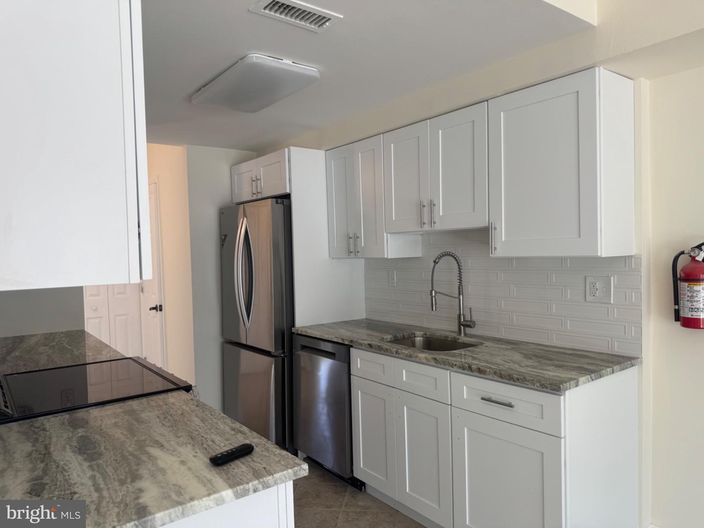 220 Deerpark Ct Property Photo 8