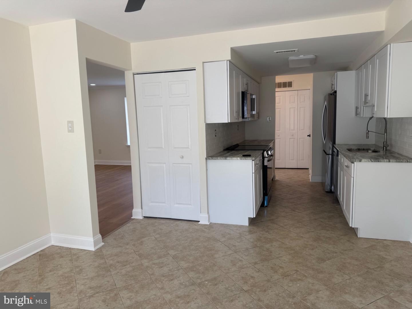220 Deerpark Ct Property Photo 10