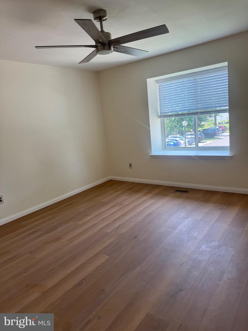 220 Deerpark Ct Property Photo 16