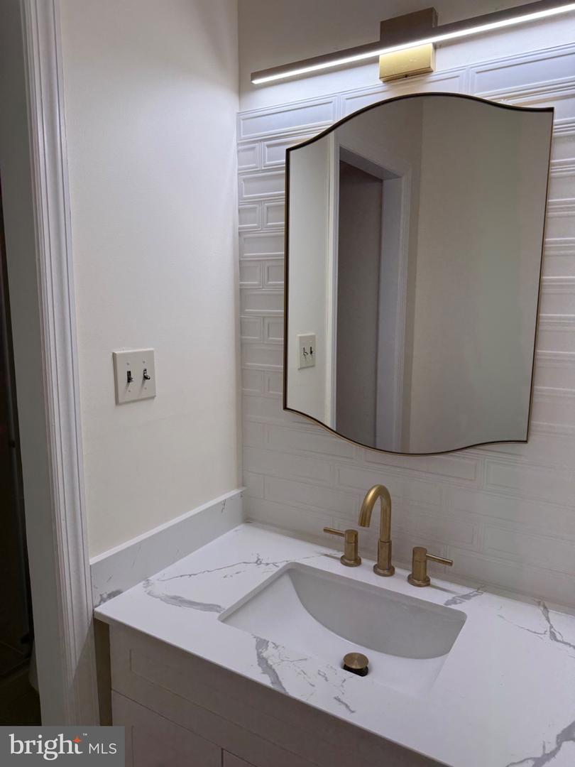 220 Deerpark Ct Property Photo 17