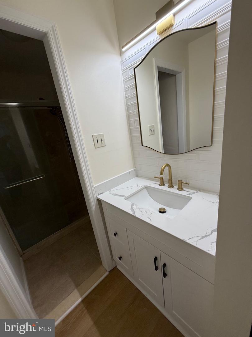 220 Deerpark Ct Property Photo 18