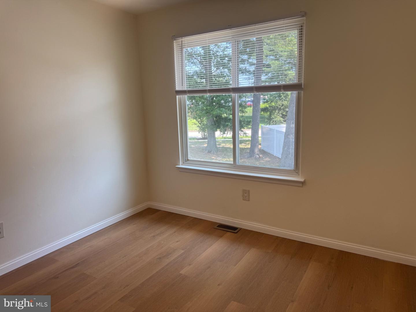 220 Deerpark Ct Property Photo 22