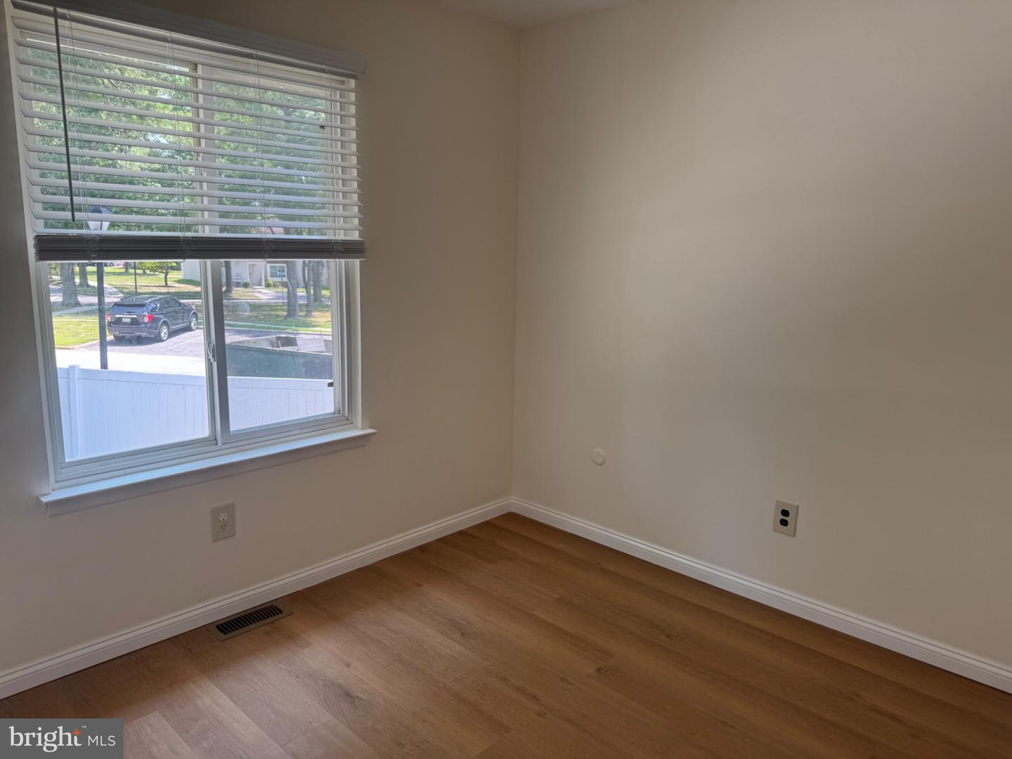 220 Deerpark Ct Property Photo 23
