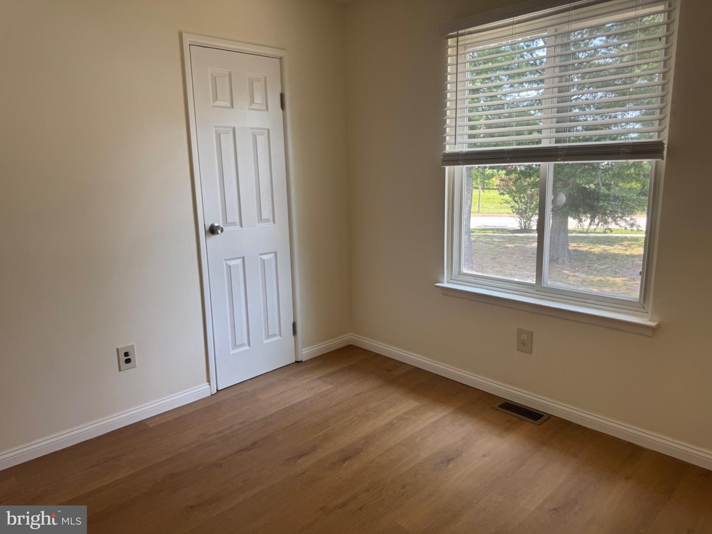 220 Deerpark Ct Property Photo 24