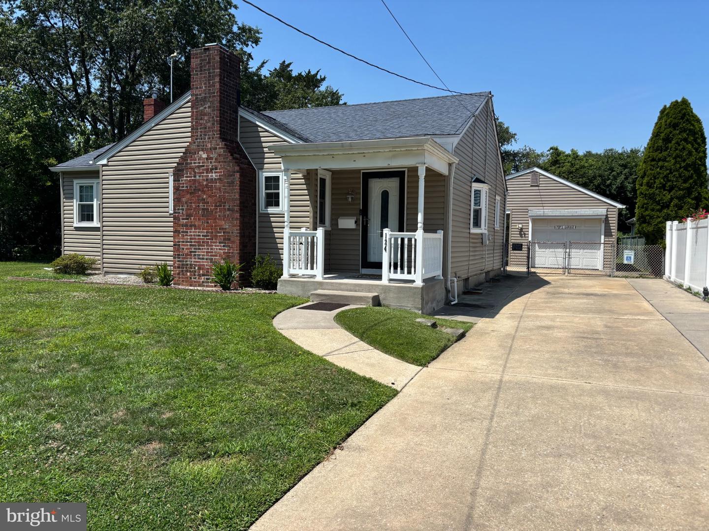 124 Ashurst Ln Property Photo 1